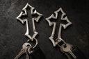 <p>Gothic Cross Carabiner</p>
