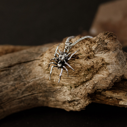 Nightspinner – Detailed Silver Spider Necklace in Stainless Steel